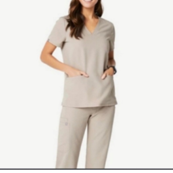 Figs Casma 3 Pocket Scrub Top, Limited Edition Boulder - Picture 2 of 3